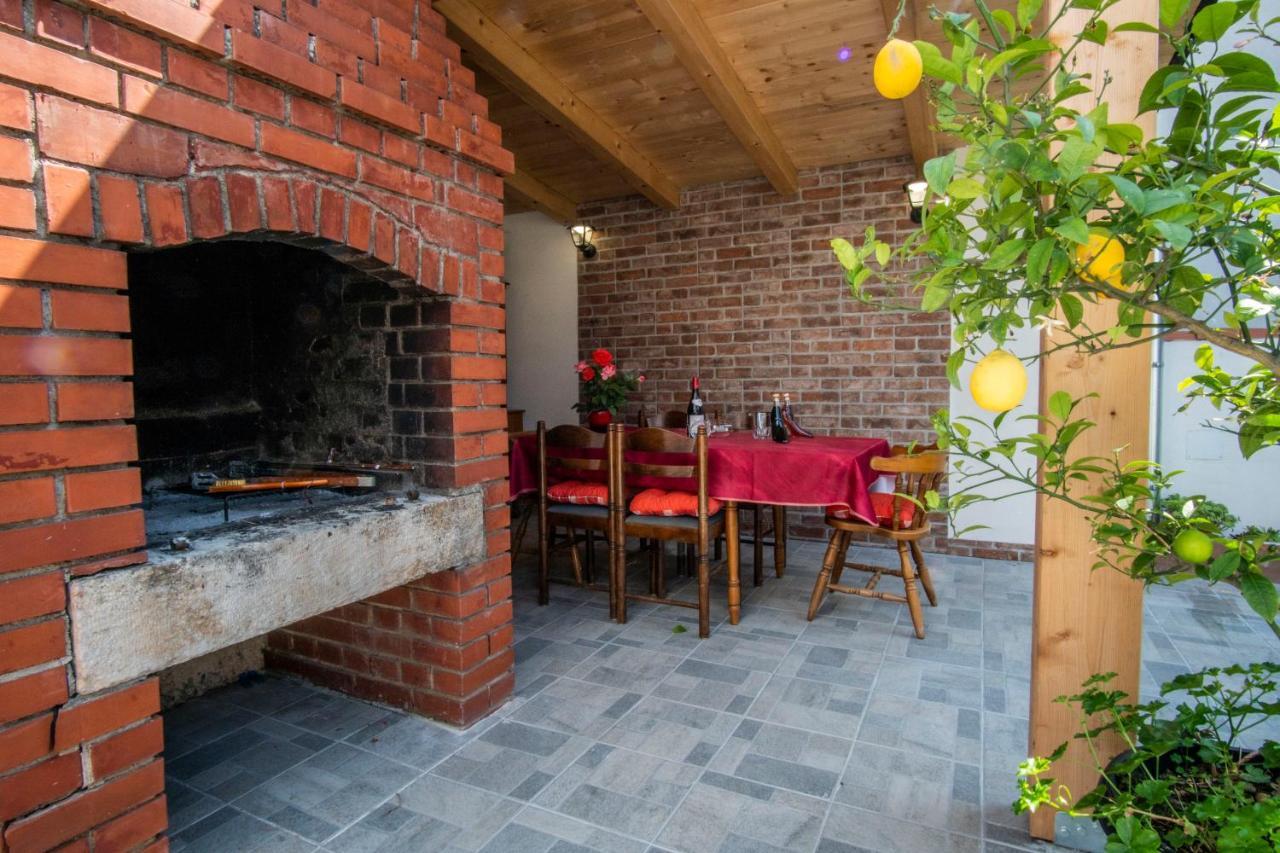 House Nada Apartman Muntić Extérieur photo