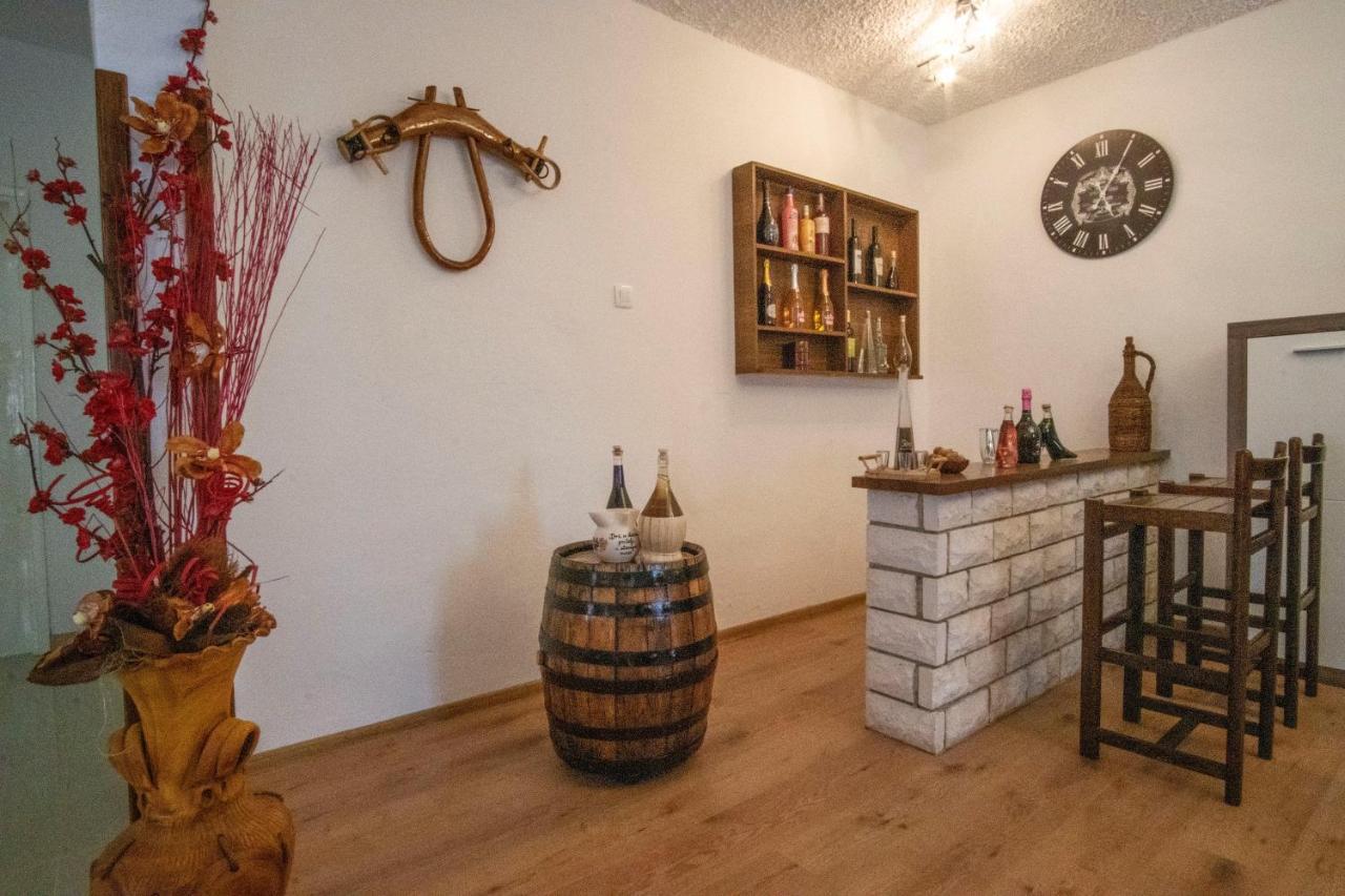House Nada Apartman Muntić Extérieur photo